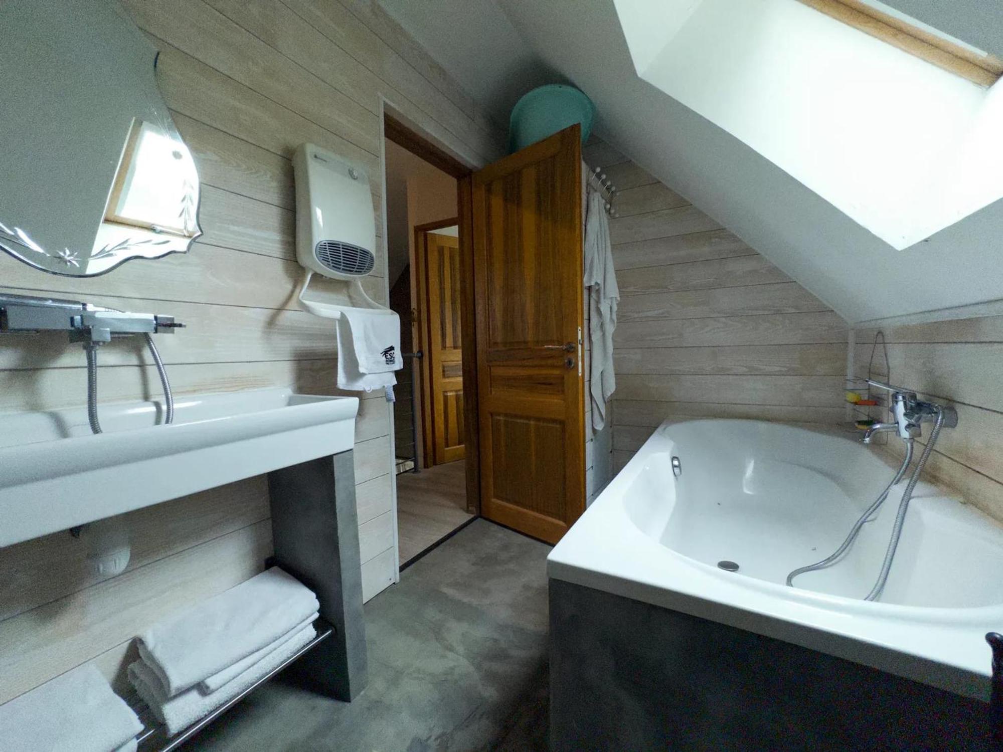 Chalet Chaleureux A Marigny-L'Eglise Avec Vue Sur Lac Et Montagne Eksteriør billede